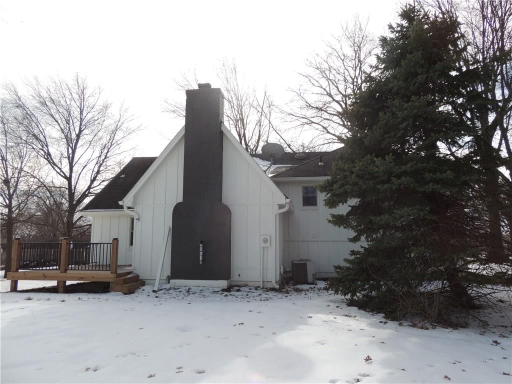 205 NE Hearnes Avenue — photo 29