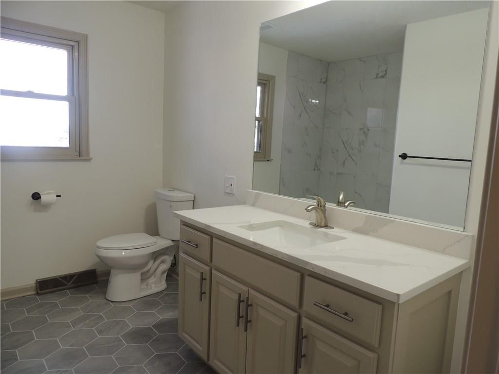 205 NE Hearnes Avenue — photo 10
