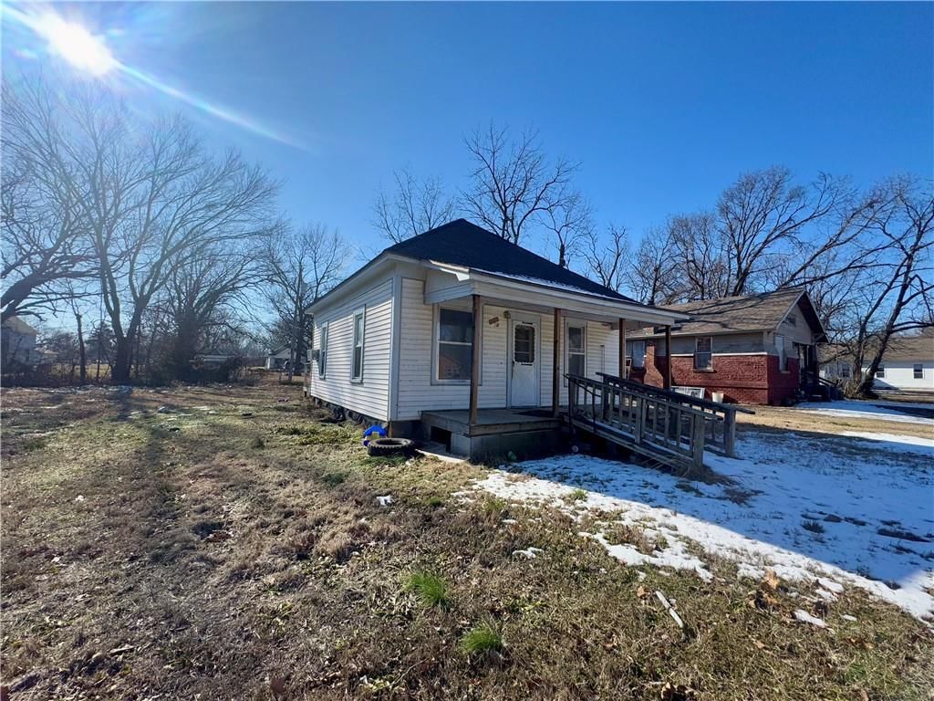 1013 E Poplar Street — photo 2