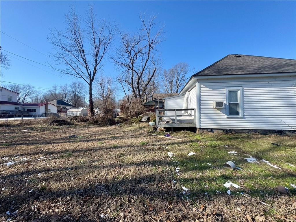 1013 E Poplar Street — photo 3