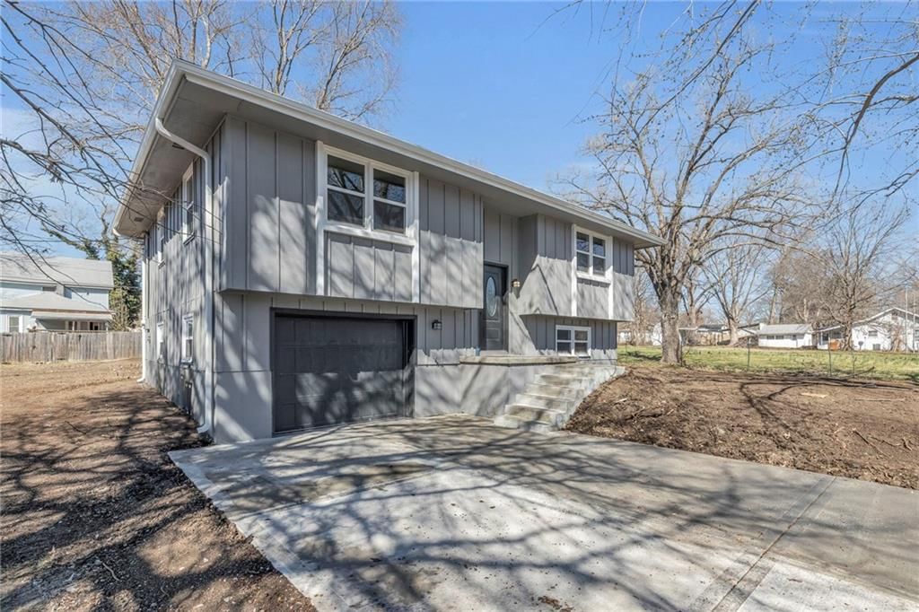 2904 N 154th Terrace — photo 3