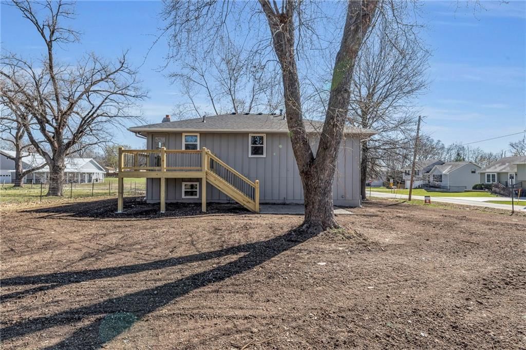 2904 N 154th Terrace — photo 30