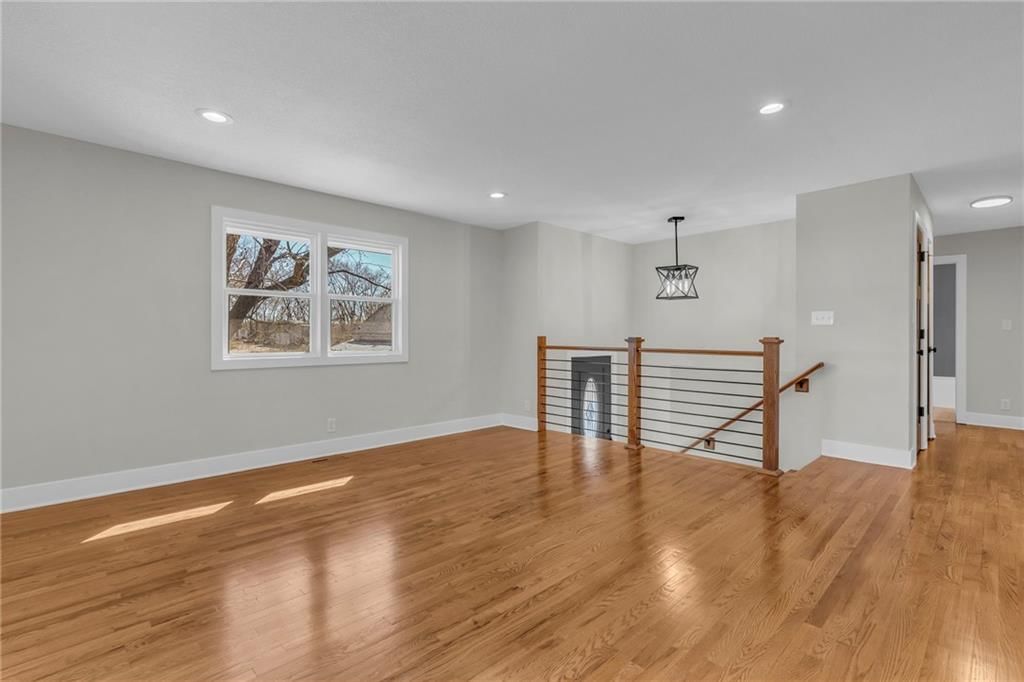 2904 N 154th Terrace — photo 4