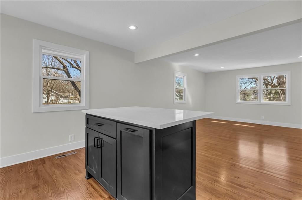 2904 N 154th Terrace — photo 8