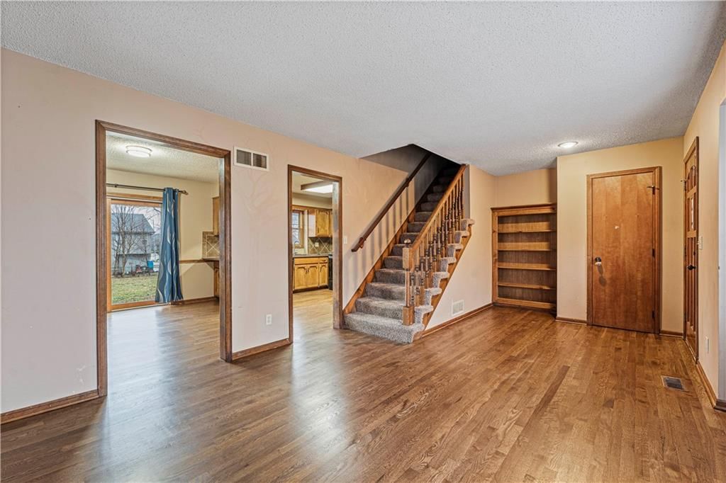 6824 WILLIS Drive — photo 7