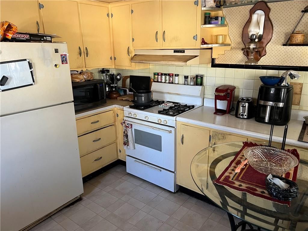 222 S Newton Street — photo 10