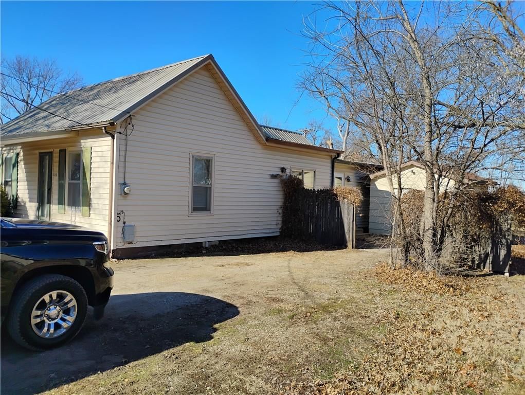 122 W Perry Street — photo 3