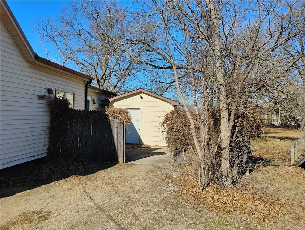 122 W Perry Street — photo 4