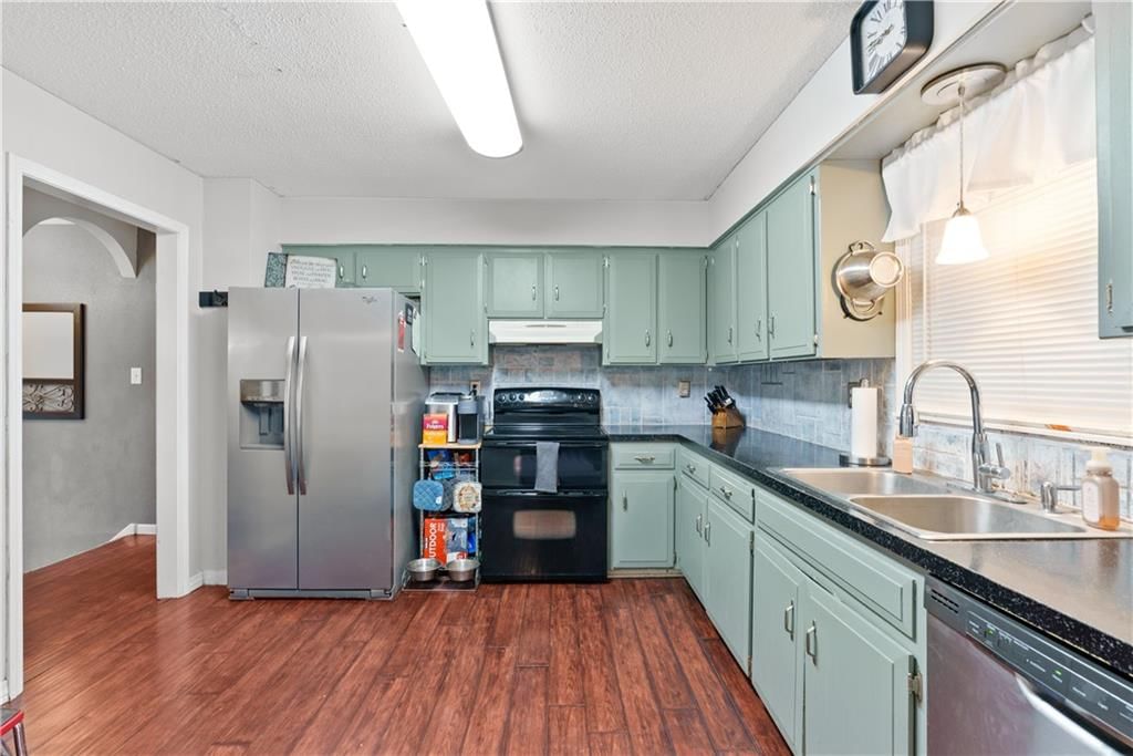 2520 S Whitney Avenue — photo 8
