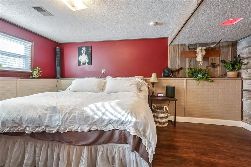 504 W King Street — photo 16