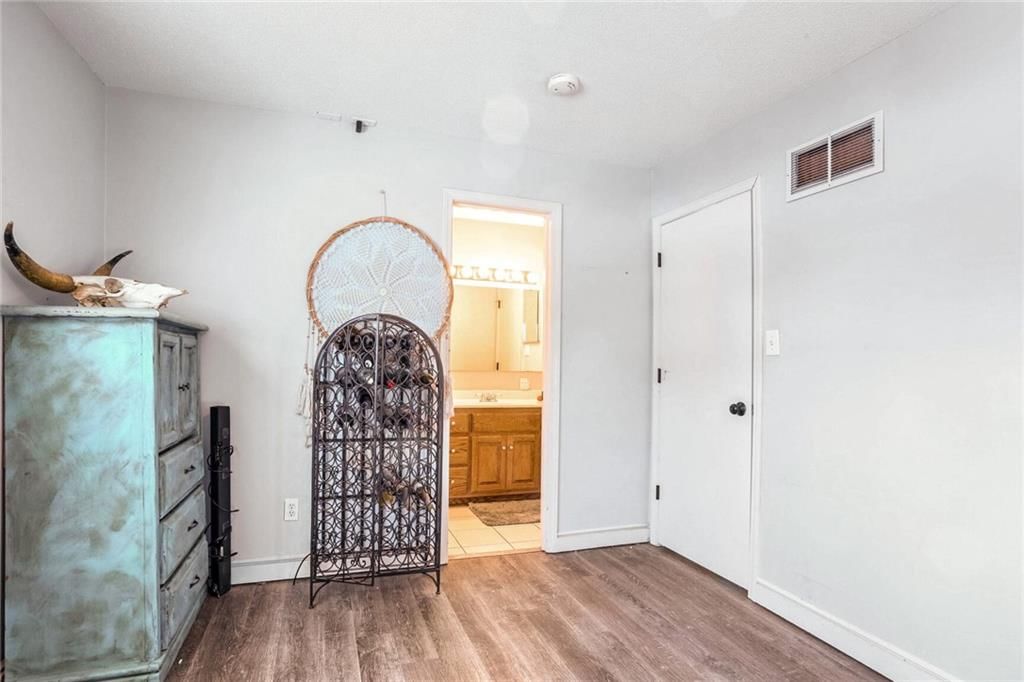 504 W King Street — photo 10