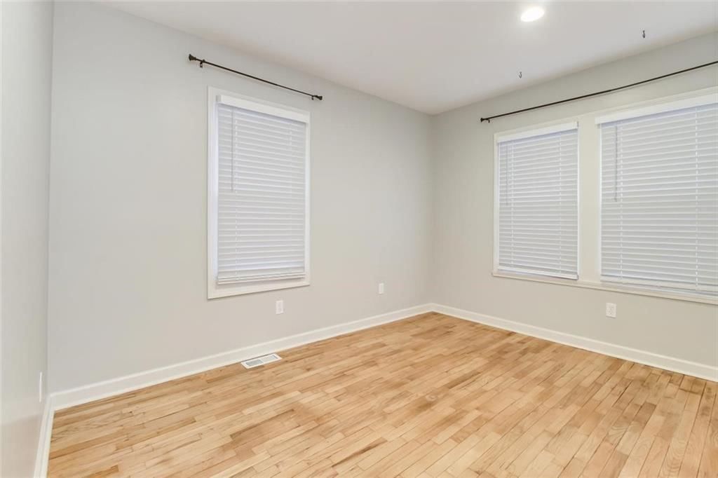 520 E Walnut Street — photo 14
