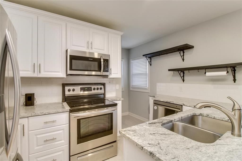 520 E Walnut Street — photo 6