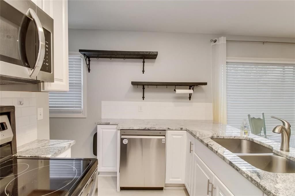 520 E Walnut Street — photo 7