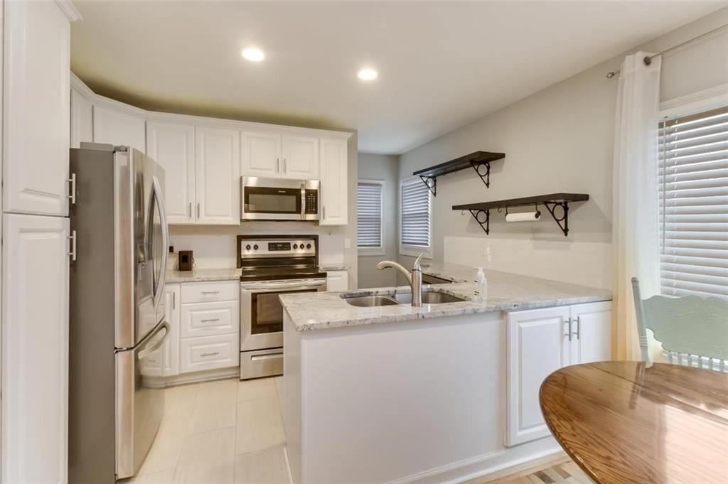 520 E Walnut Street — photo 8