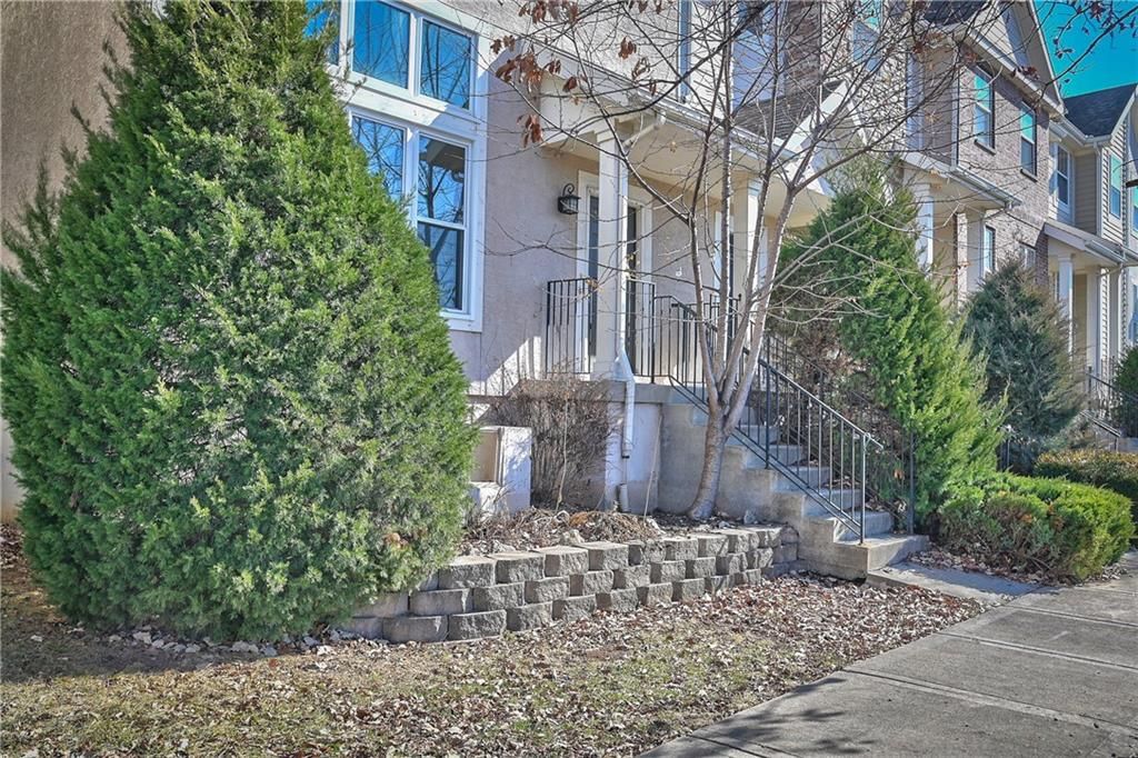 252 N Hedge Lane — photo 2