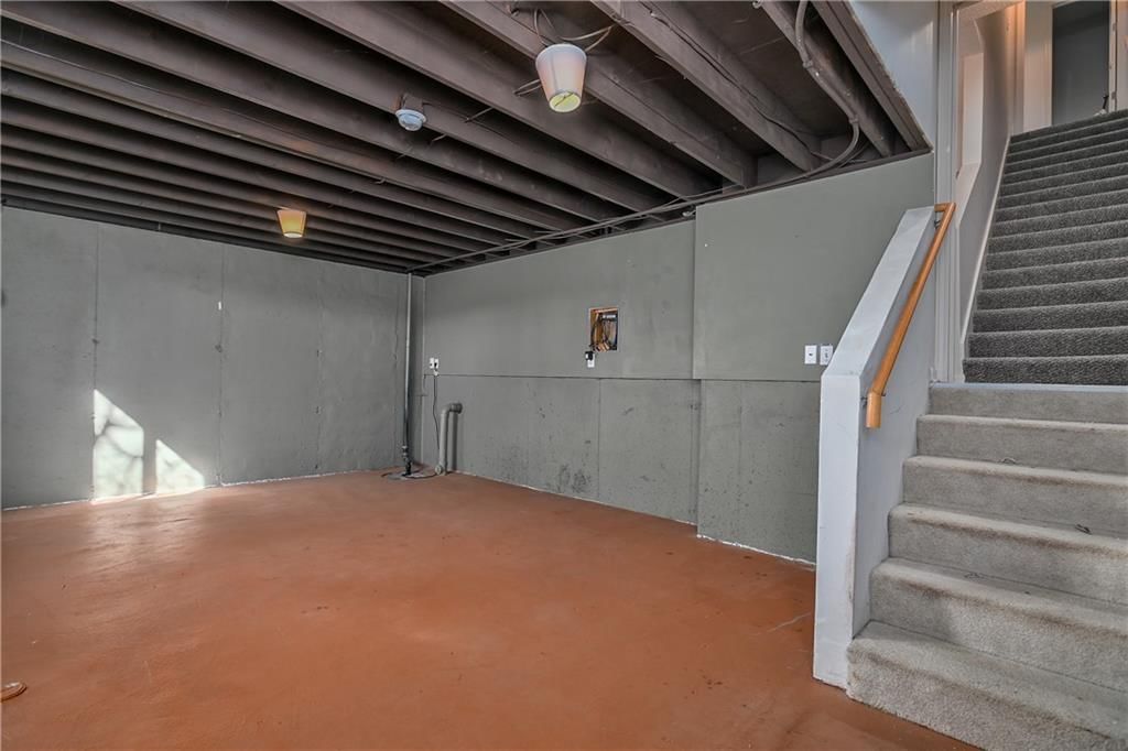 252 N Hedge Lane — photo 33