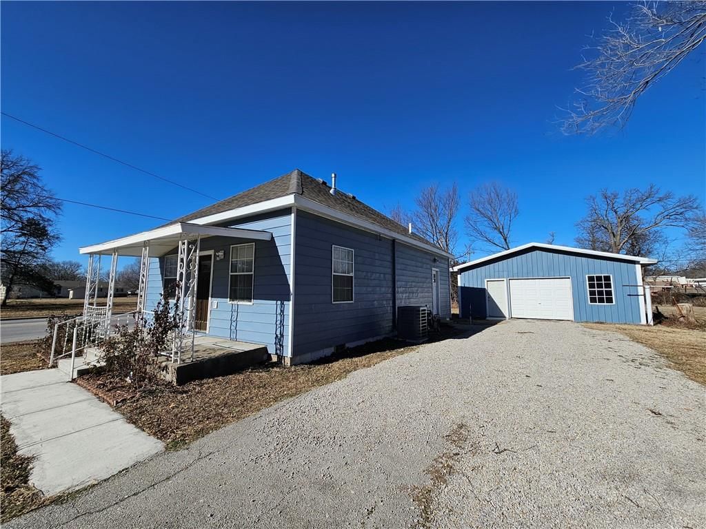 2531 Morton Avenue — photo 3