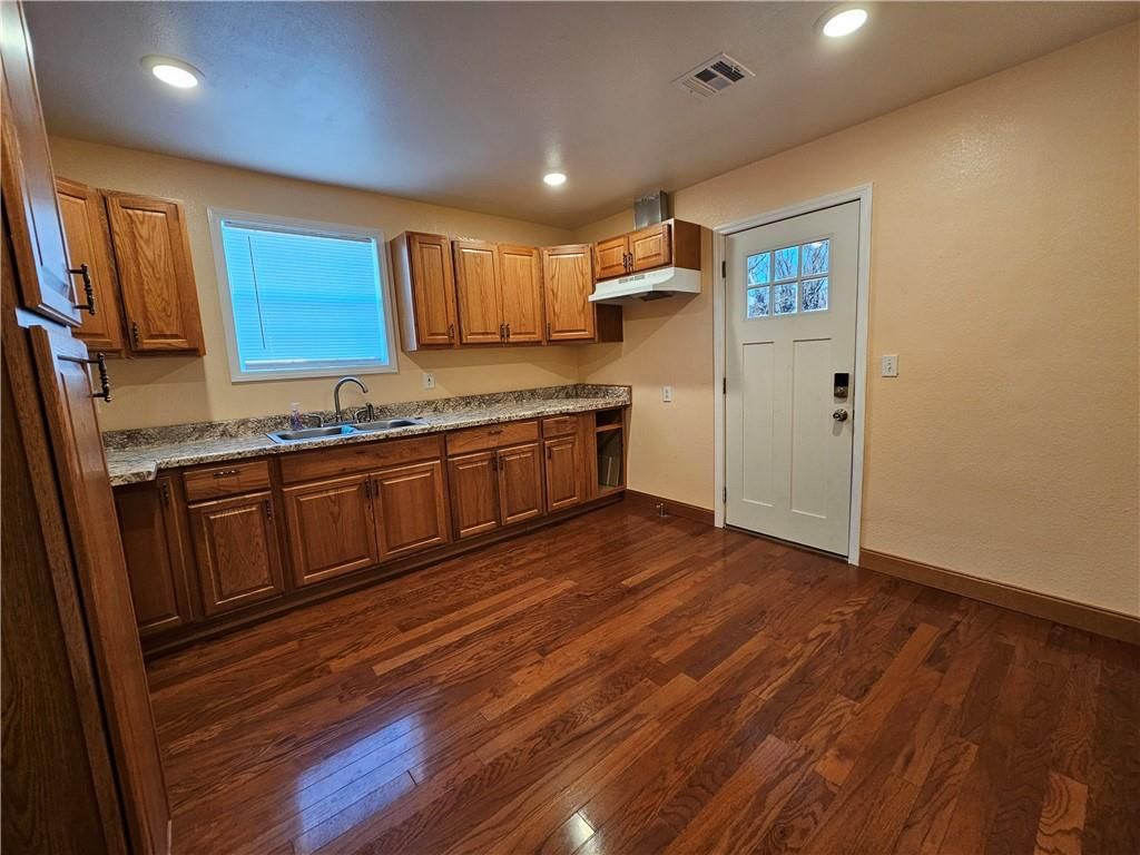 2531 Morton Avenue — photo 7