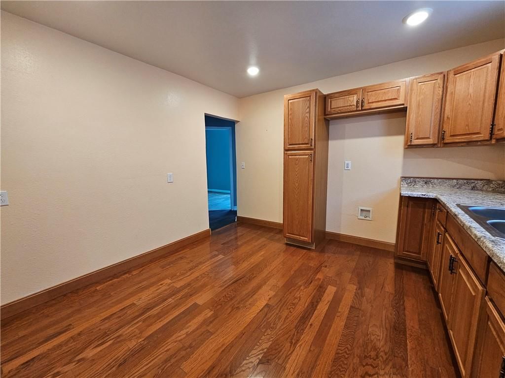 2531 Morton Avenue — photo 8