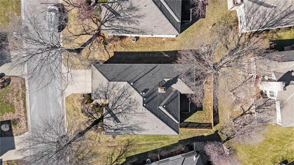 7916 W 118th Terrace — photo 36