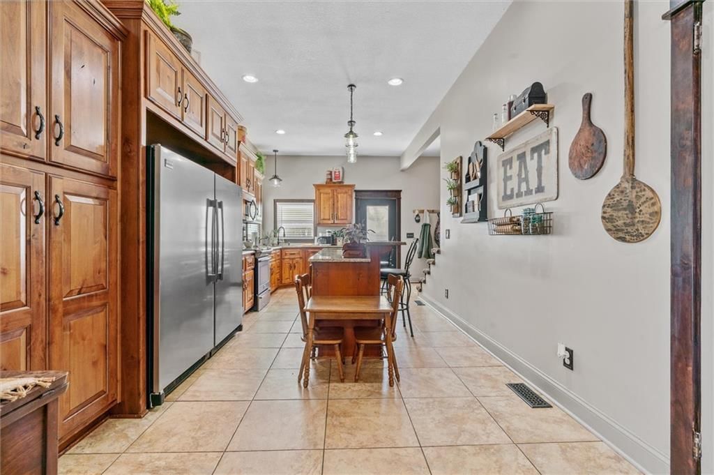 105 E Elm Street — photo 15
