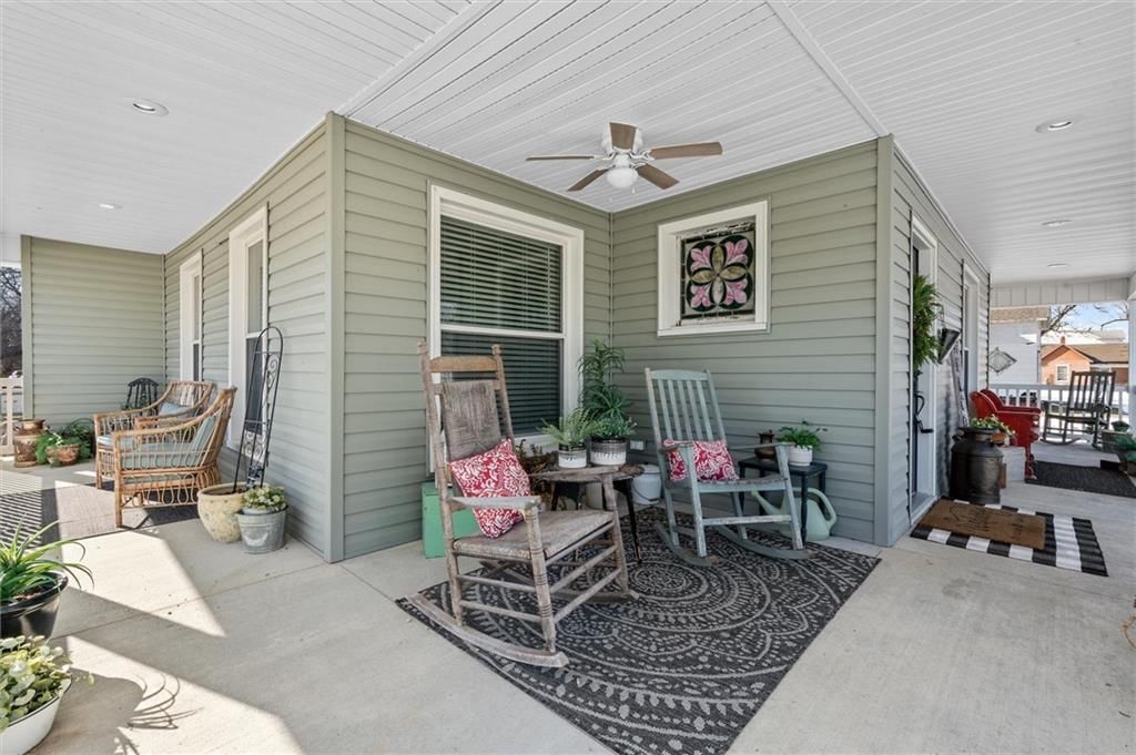 105 E Elm Street — photo 3