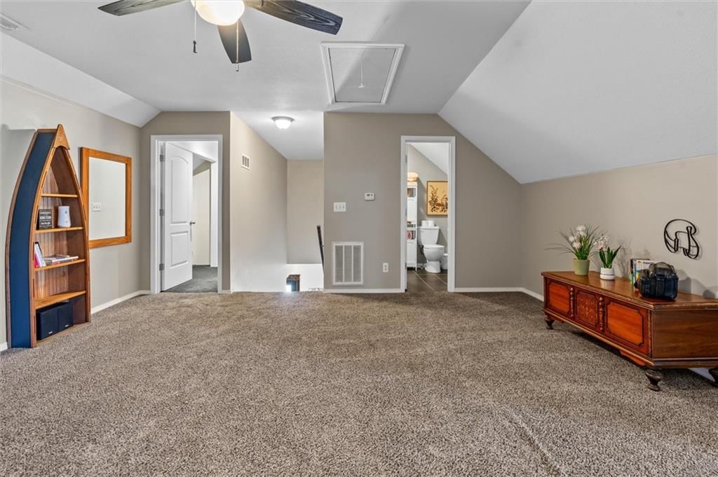 105 E Elm Street — photo 33