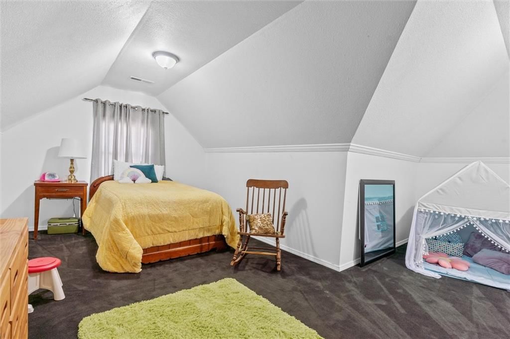105 E Elm Street — photo 35