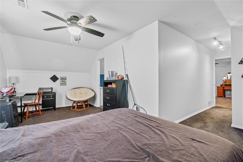 105 E Elm Street — photo 36