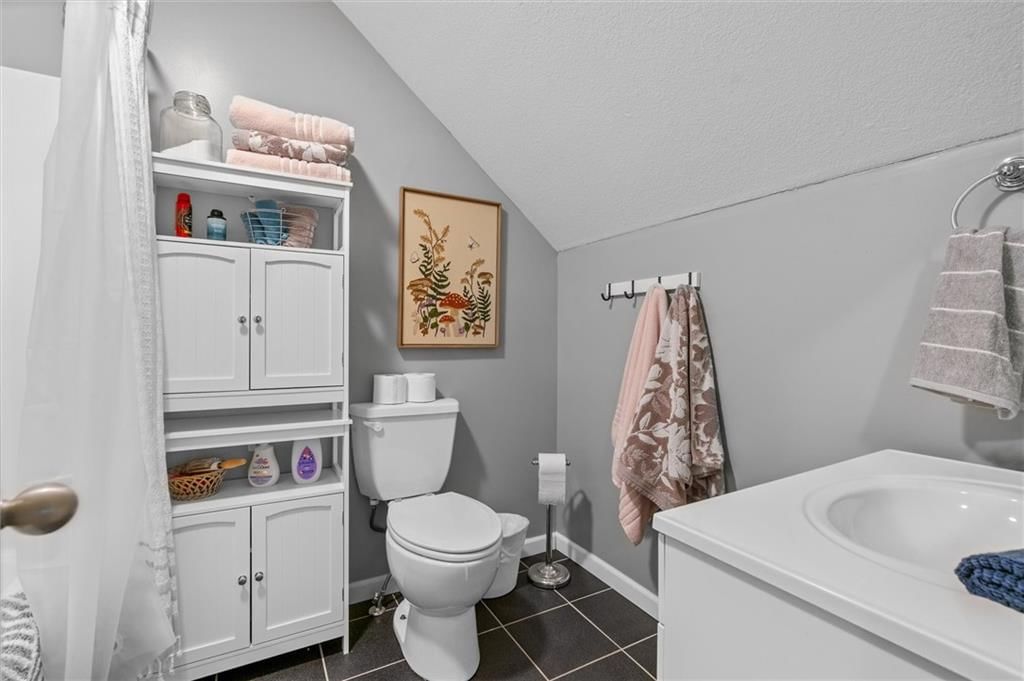 105 E Elm Street — photo 37