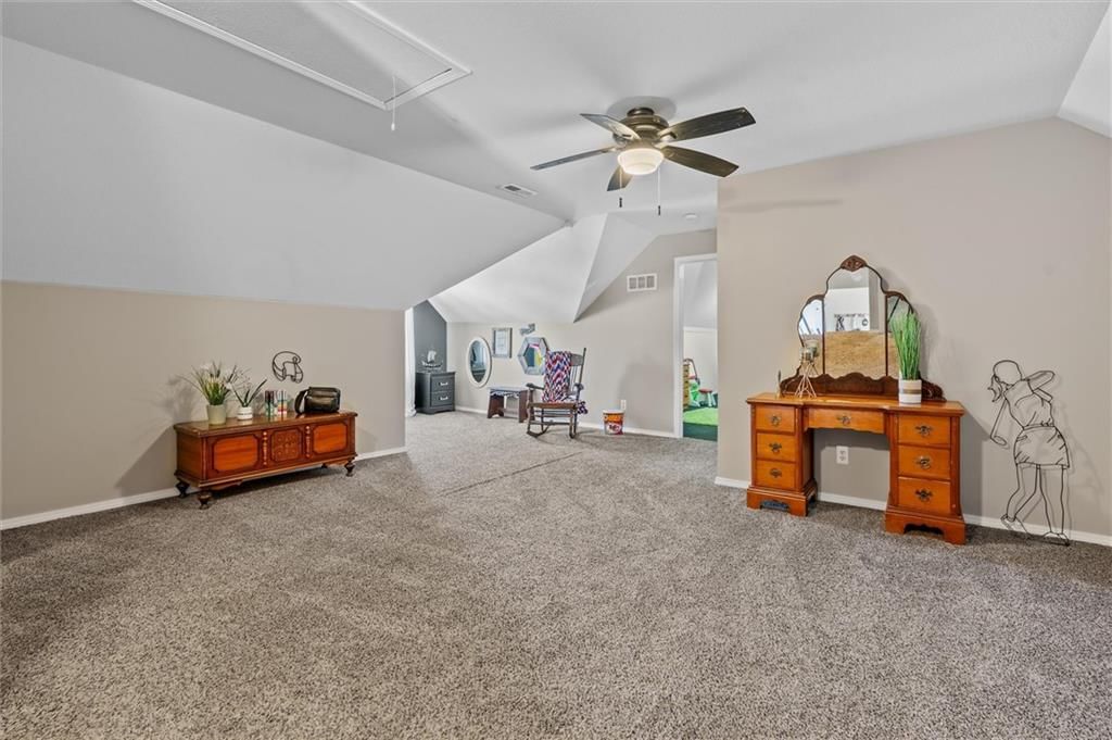 105 E Elm Street — photo 38