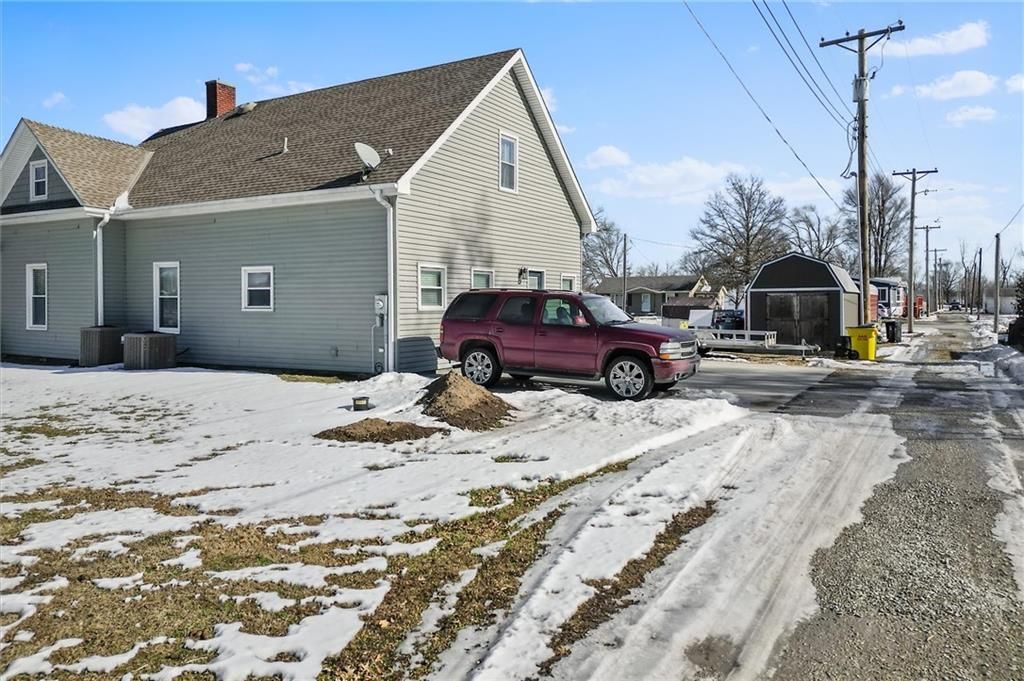 105 E Elm Street — photo 43
