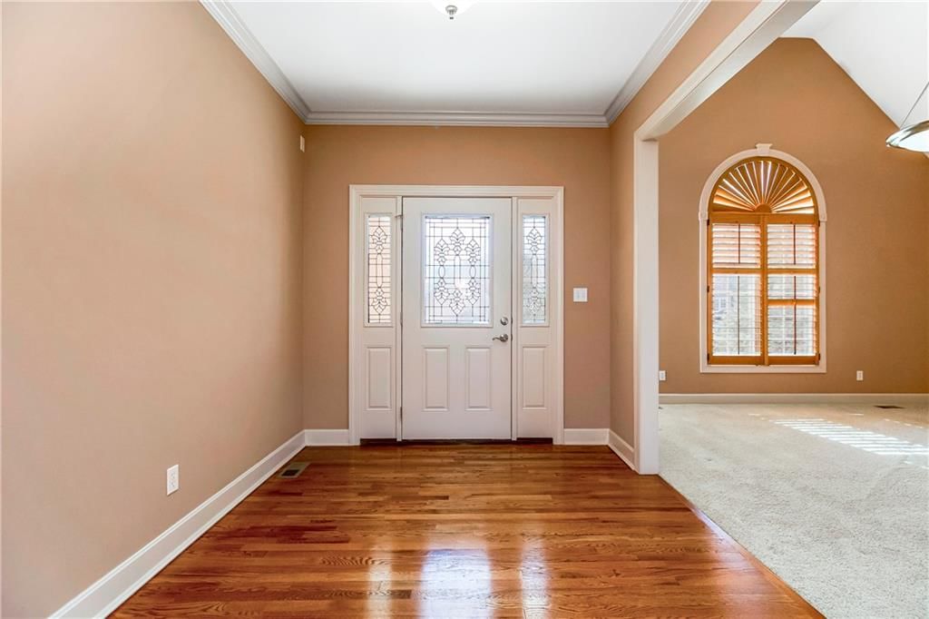 2120 Ridgeview Drive — photo 2