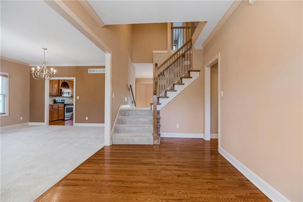 2120 Ridgeview Drive — photo 3