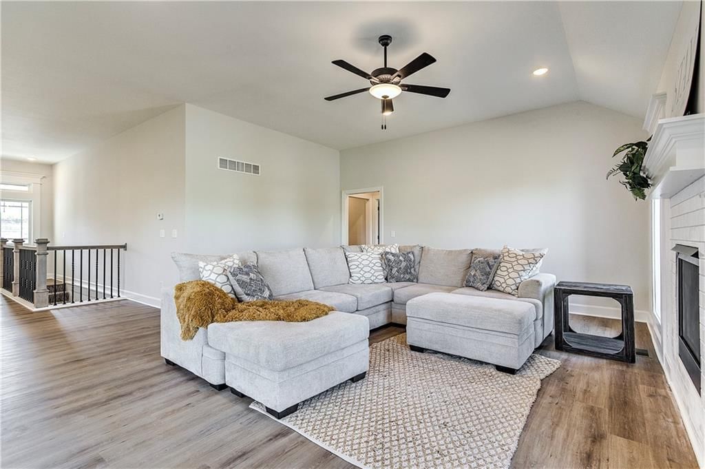 2404 Windmill Circle — photo 10