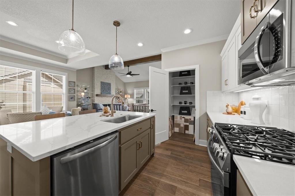 8265 Aurora Street — photo 10