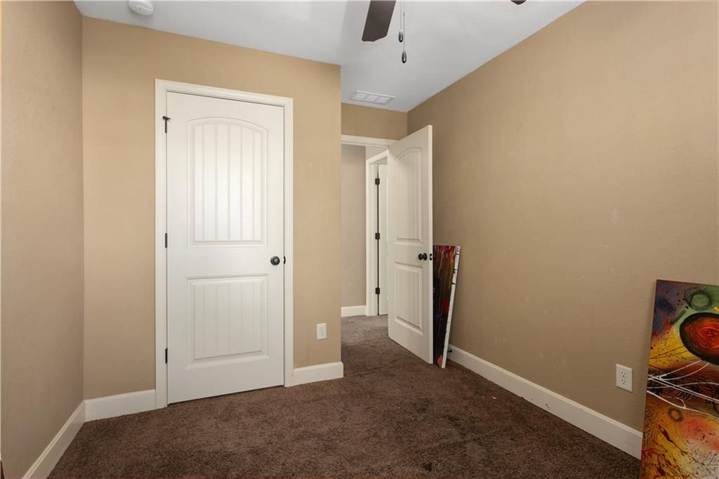 8335 N Spruce Avenue — photo 18
