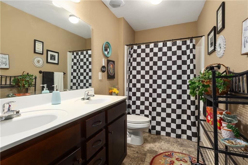 8335 N Spruce Avenue — photo 23