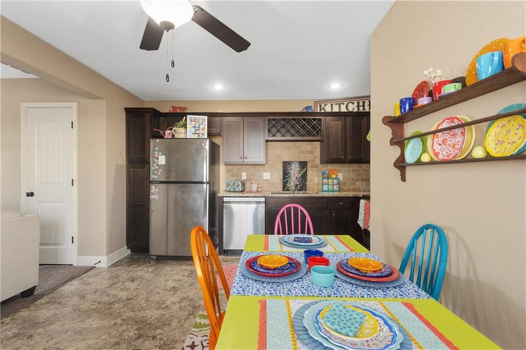 8335 N Spruce Avenue — photo 9