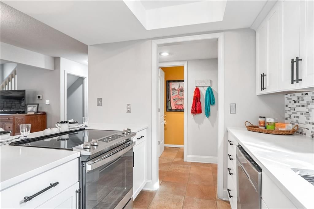 6422 W 51ST Terrace — photo 8