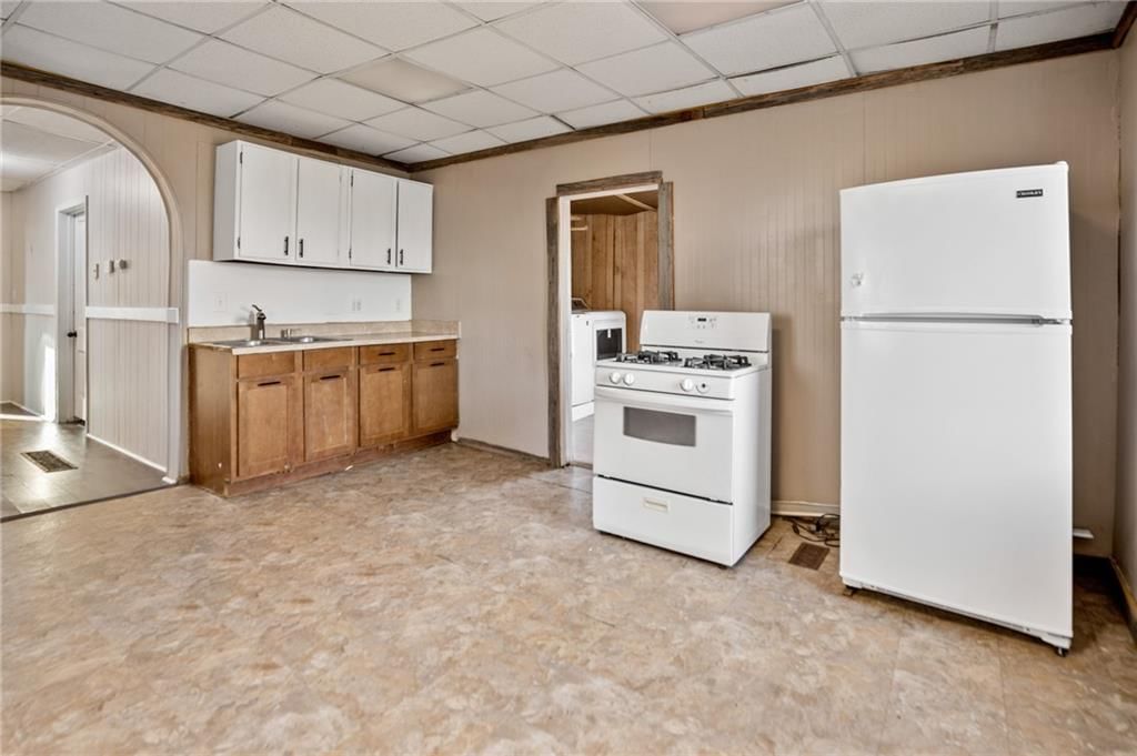 221 S Main Street — photo 10
