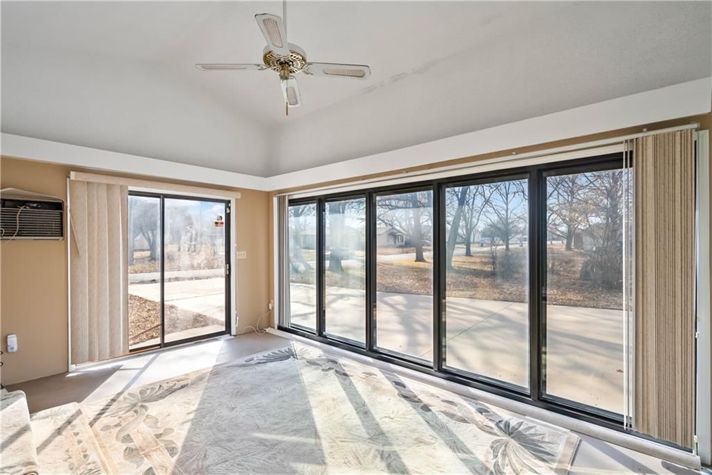 2310 Walnut Street — photo 33