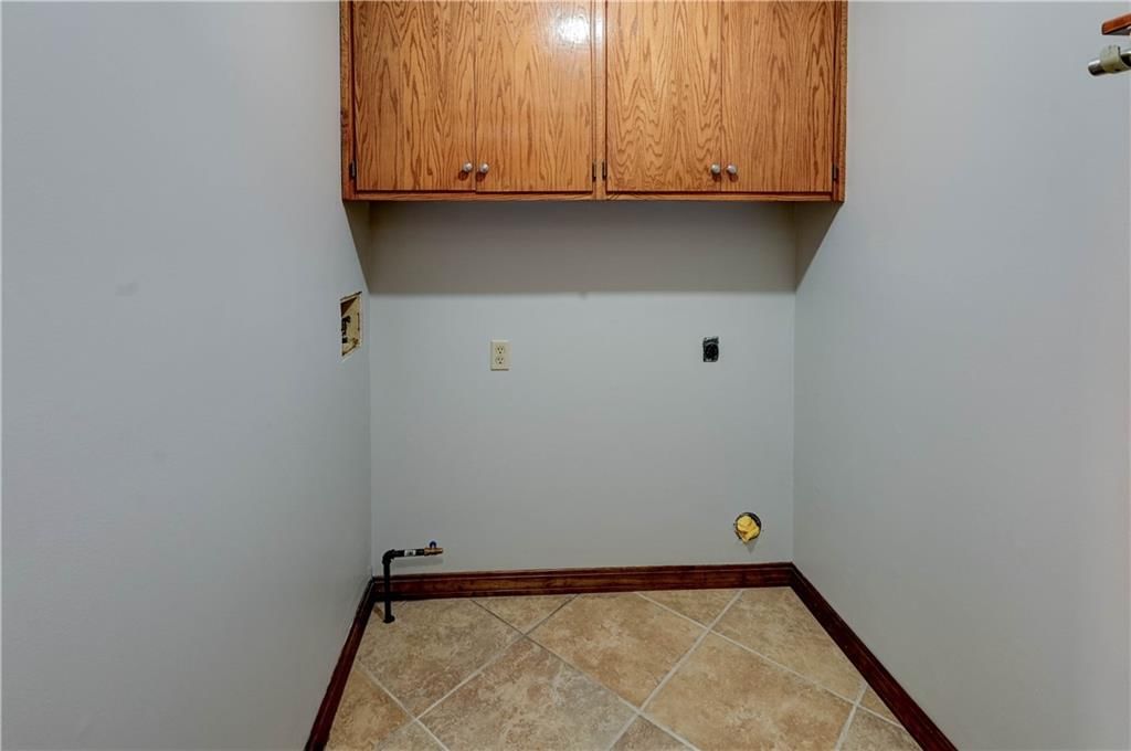 8701 Brenda Lane — photo 14
