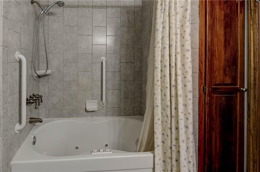 8701 Brenda Lane — photo 21