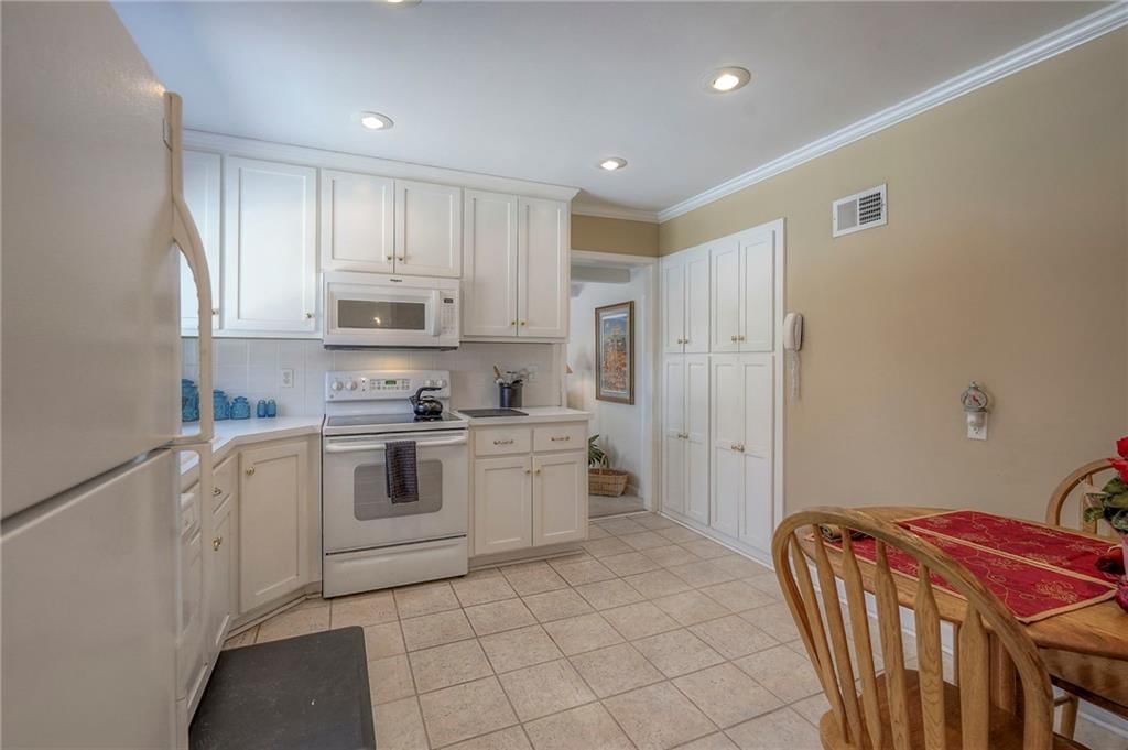 6308 Milhaven Drive — photo 15