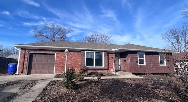 504 E Brier Drive — photo 2
