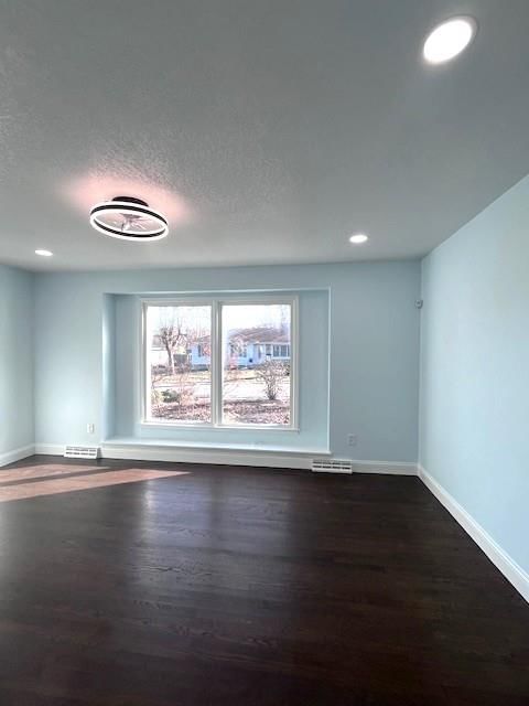 504 E Brier Drive — photo 6