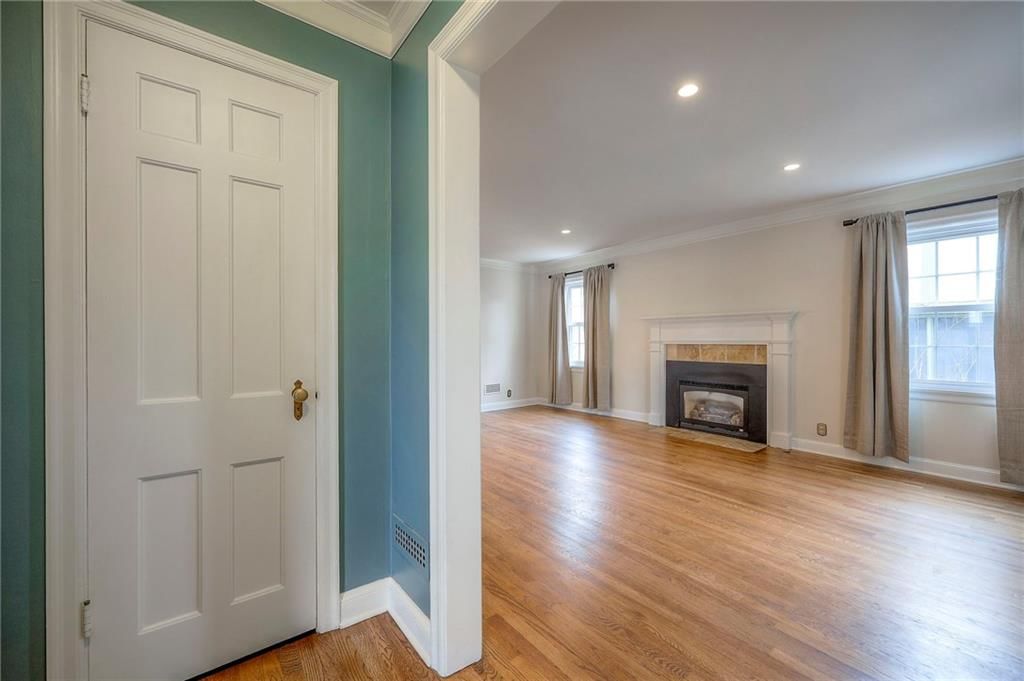 6848 Oak Terrace — photo 3