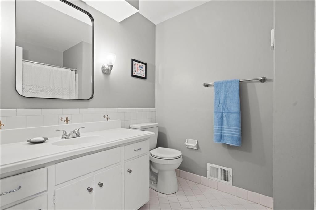 2312 W 105 Street — photo 18